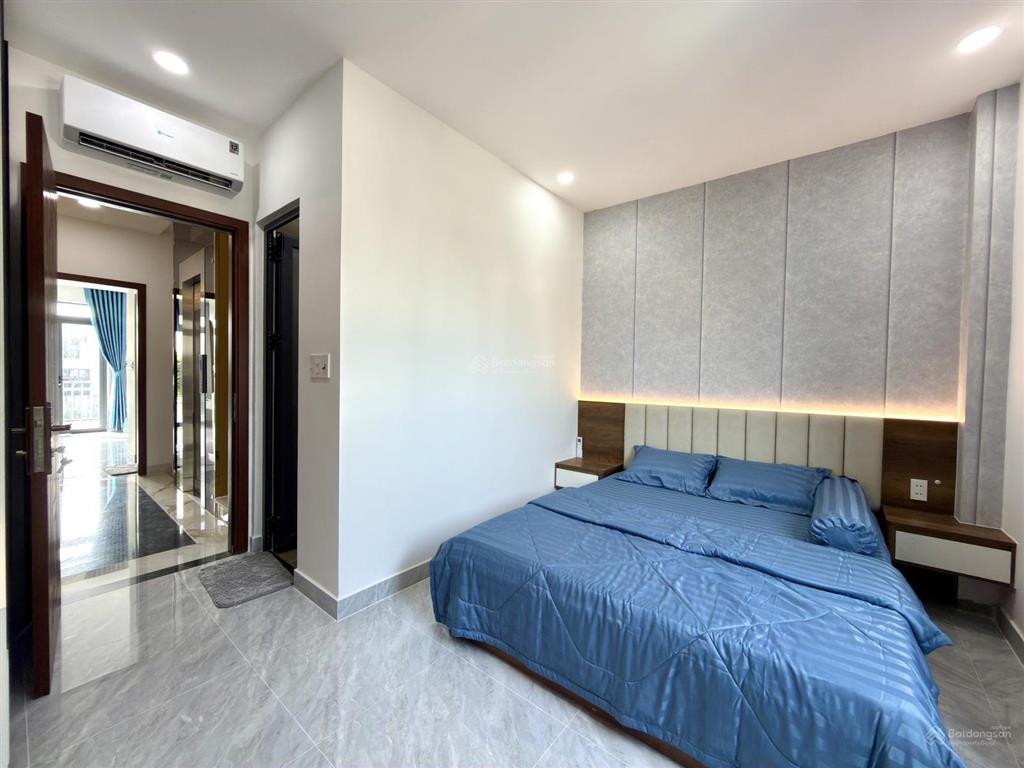 Nhà có thang máy, bên ngã tư ga, sát gò vấp, dt 4.2x14m, lửng, 4 lầu, 4pn, p.thờ, p.xông hơi, s.th