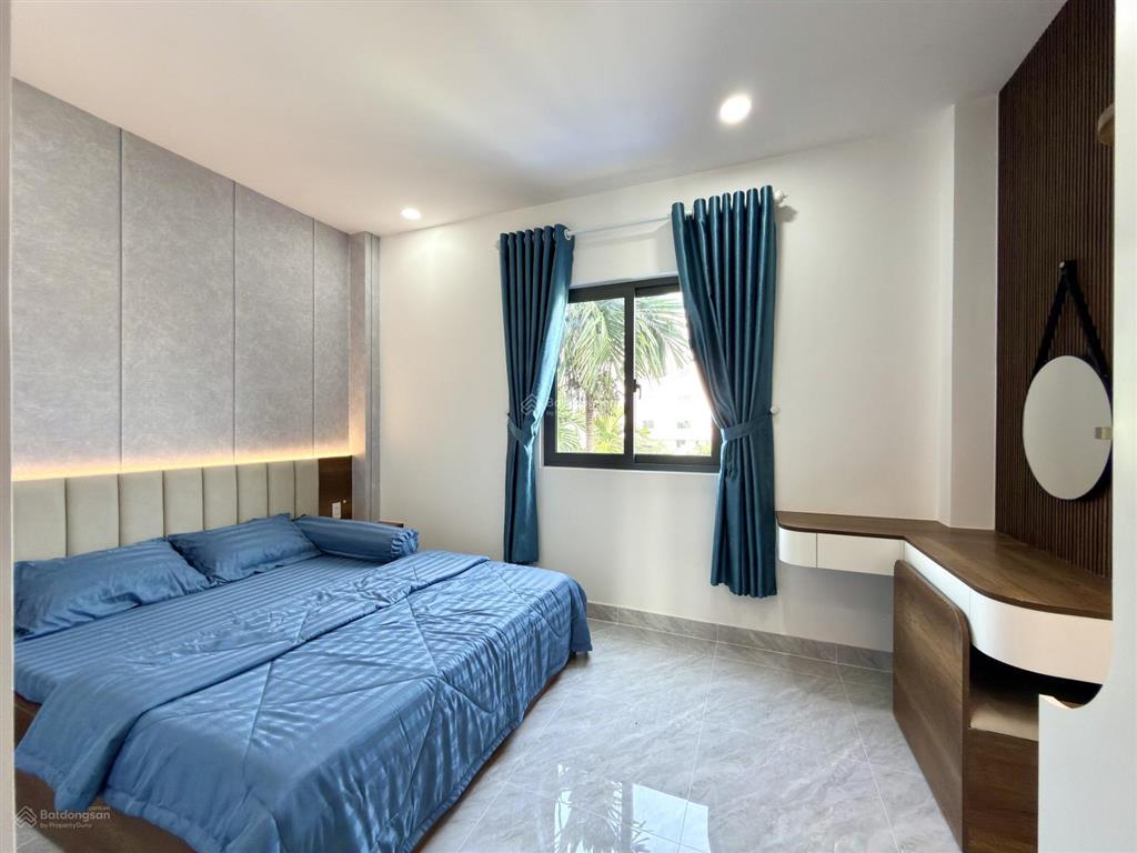 Nhà có thang máy, bên ngã tư ga, sát gò vấp, dt 4.2x14m, lửng, 4 lầu, 4pn, p.thờ, p.xông hơi, s.th