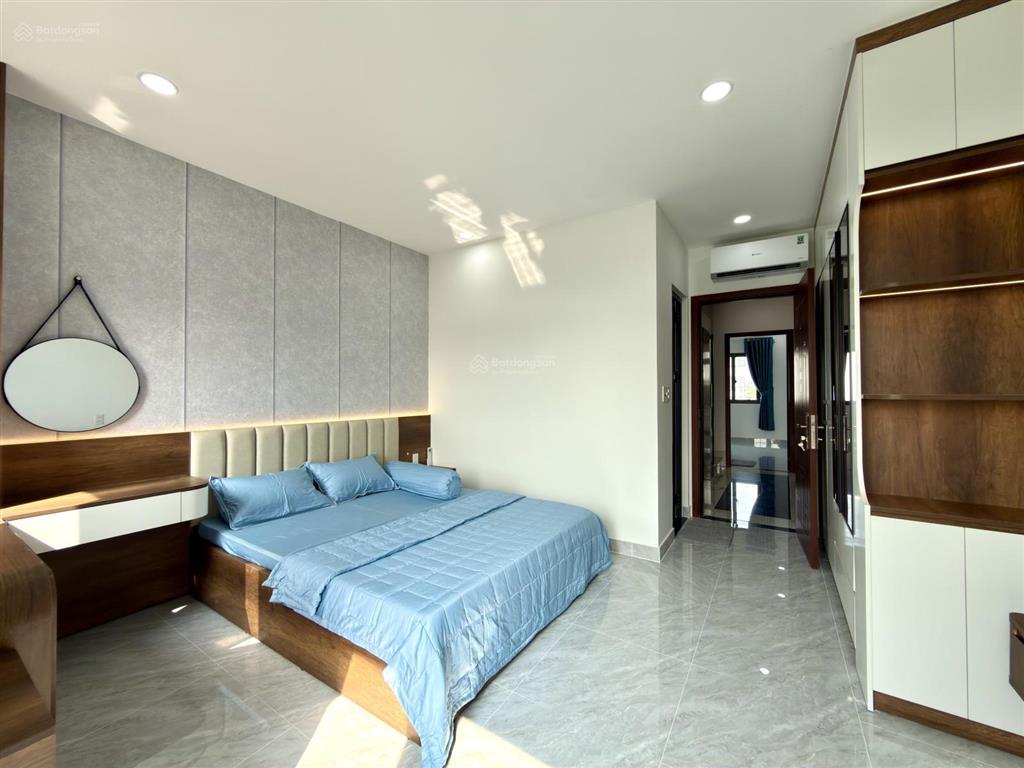 Nhà có thang máy, bên ngã tư ga, sát gò vấp, dt 4.2x14m, lửng, 4 lầu, 4pn, p.thờ, p.xông hơi, s.th
