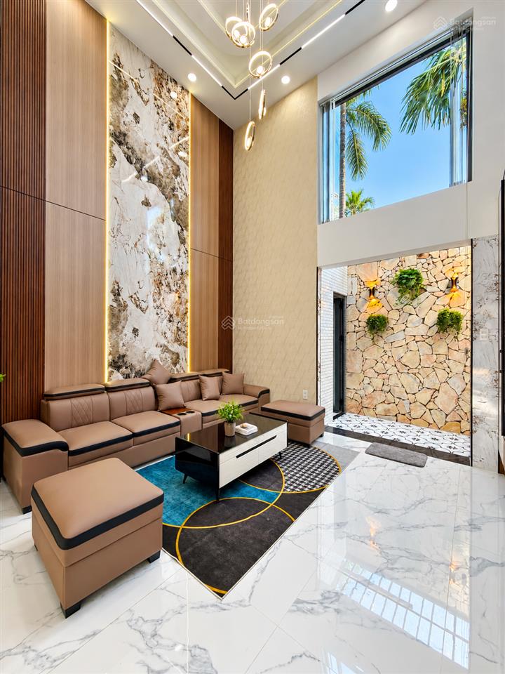 Nhà có thang máy, bên ngã tư ga, sát gò vấp, dt 4.2x14m, lửng, 4 lầu, 4pn, p.thờ, p.xông hơi, s.th