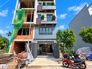 Nhà có thang máy, bên ngã tư ga, sát gò vấp, dt 4.2x14m, lửng, 4 lầu, 4pn, p.thờ, p.xông hơi, s.th