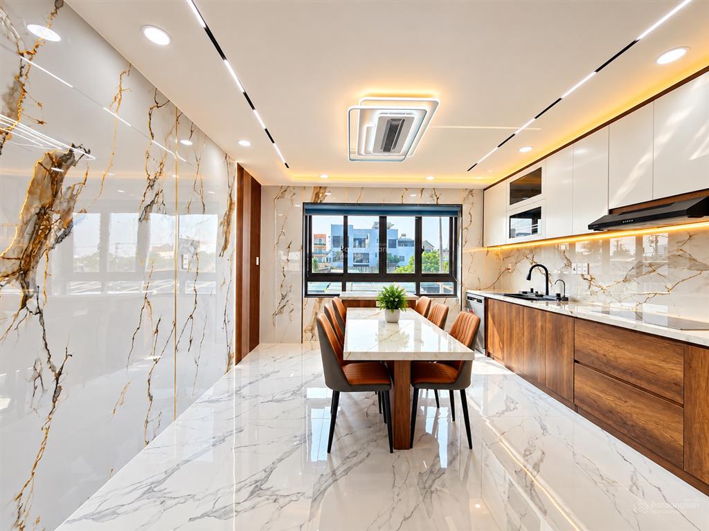 Nhà có thang máy, bên ngã tư ga, sát gò vấp, dt 4.2x14m, lửng, 4 lầu, 4pn, p.thờ, p.xông hơi, s.th