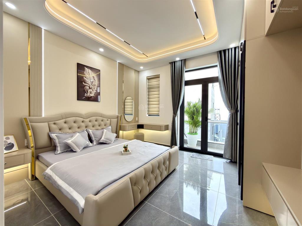 Nhà đường thông bên công viên, dt4x17m, lửng, 3 lầu, 4pn, 5vs, gara xe, p.thờ, s.thượng.