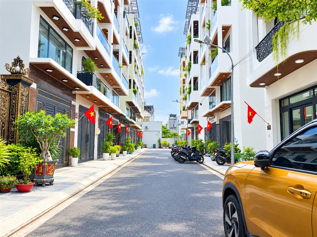 Nhà có thang máy, đối diện bvđk q.12, dt 4x19m, lửng, 3 lầu, 4pn, đường dương thị mười.
