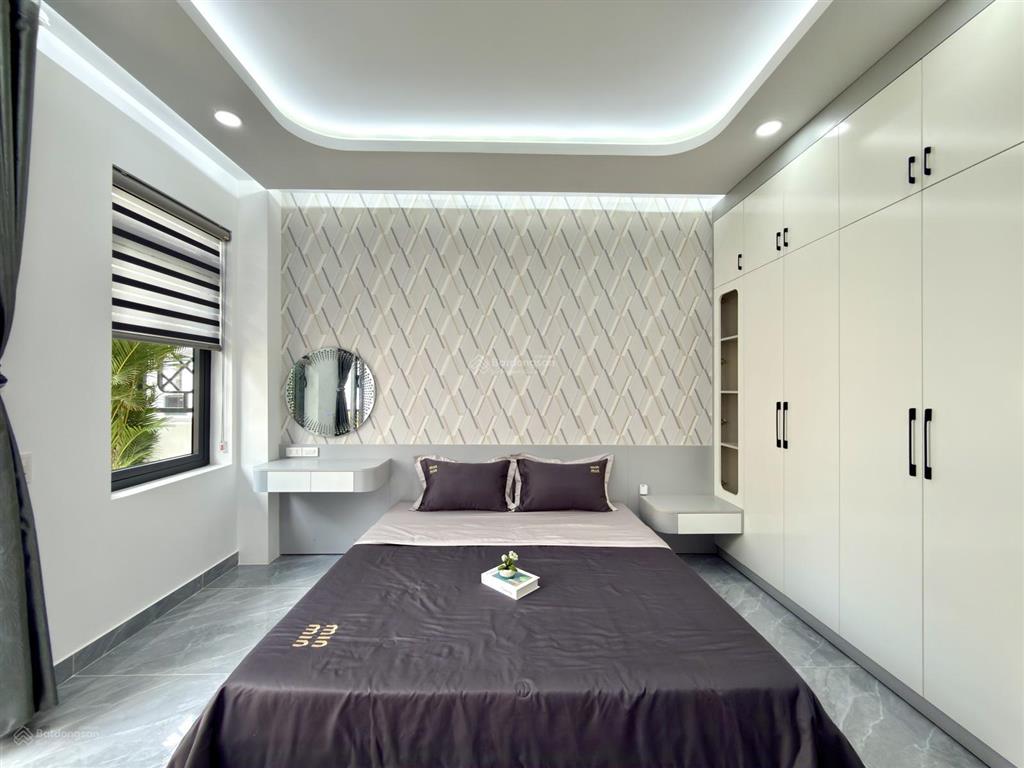 Nhà có thang máy, đối diện bvđk q.12, dt 4x19m, lửng, 3 lầu, 4pn, đường dương thị mười.