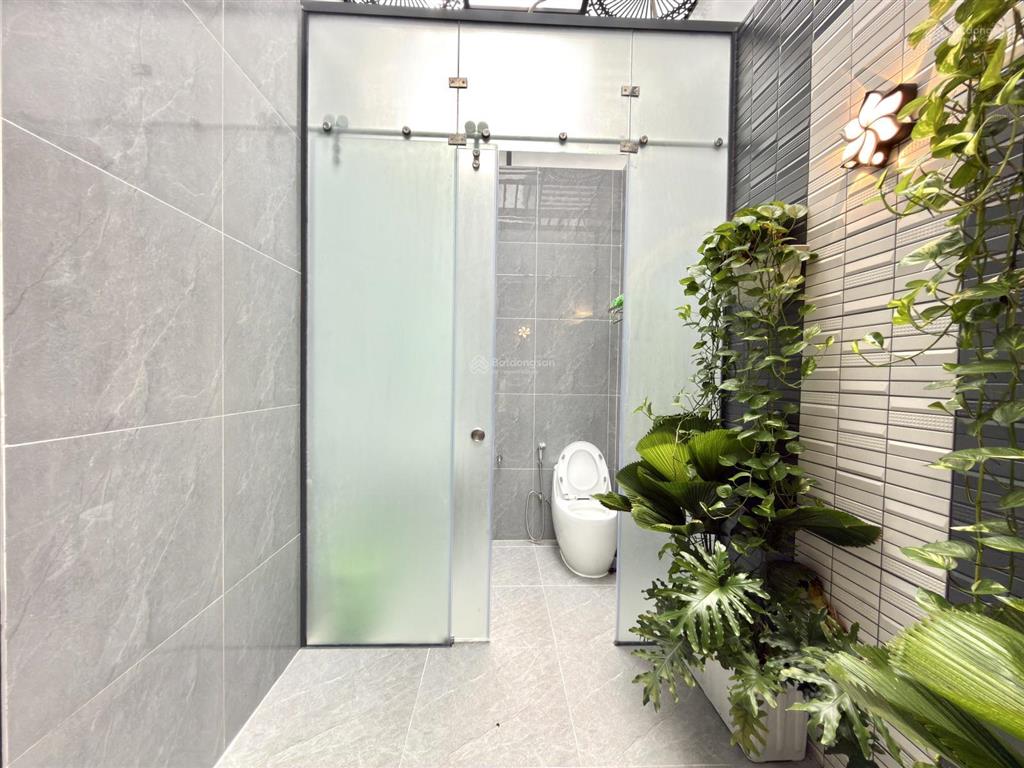 Nhà có thang máy, đối diện bvđk q.12, dt 4x19m, lửng, 3 lầu, 4pn, đường dương thị mười.