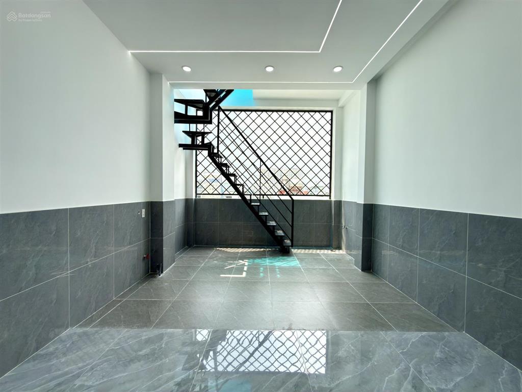 Nhà có thang máy, đối diện bvđk q.12, dt 4x19m, lửng, 3 lầu, 4pn, đường dương thị mười.