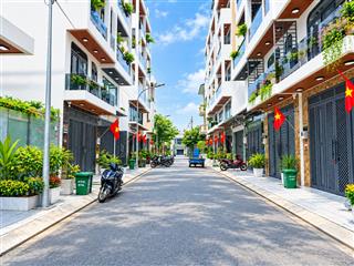Nhà có thang máy, đối diện bvđk q.12, dt 4x19m, lửng, 3 lầu, 4pn, đường dương thị mười.