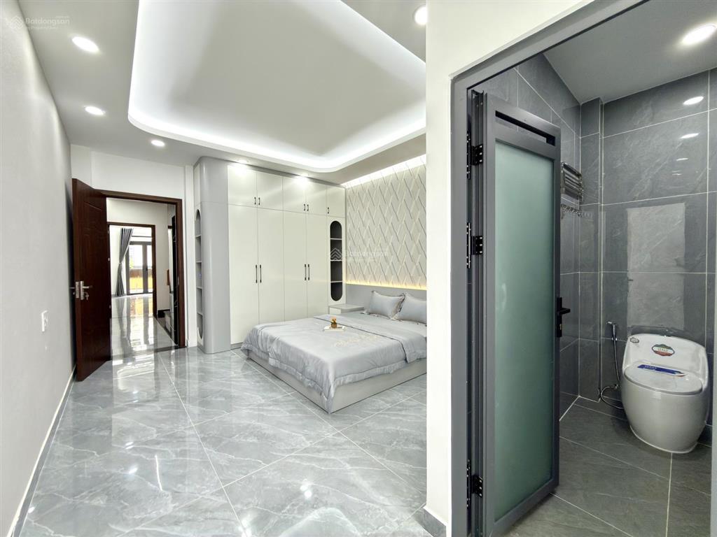 Nhà có thang máy, đối diện bvđk q.12, dt 4x19m, lửng, 3 lầu, 4pn, đường dương thị mười.