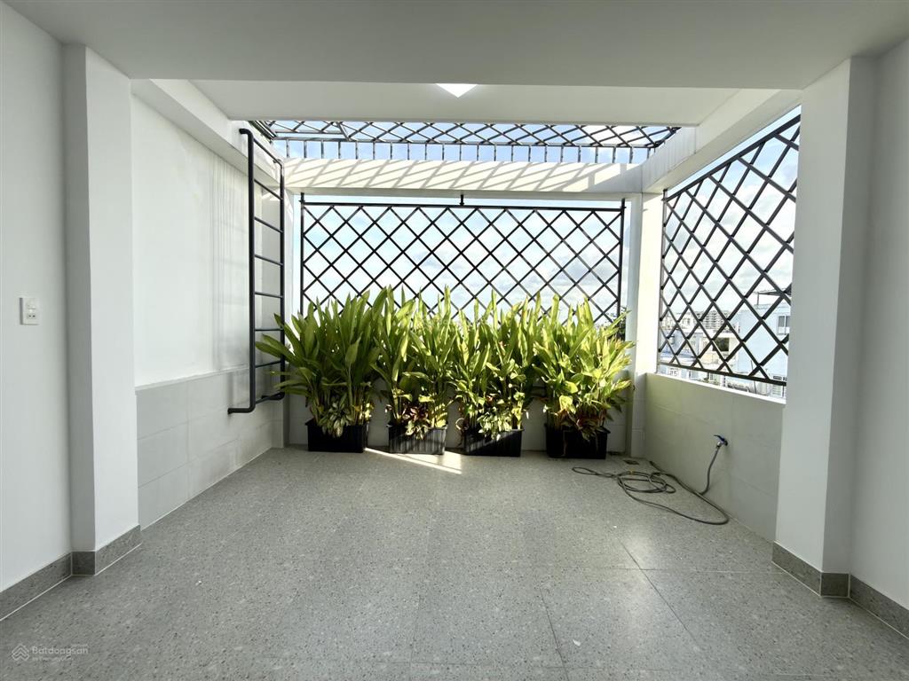 Nhà kế bên vpcc q.12, dt4.2x17.5m, lửng, 3 lầu, 4pn, p.thờ, s.thượng, hướng tây bắc, 9.25 tỷ