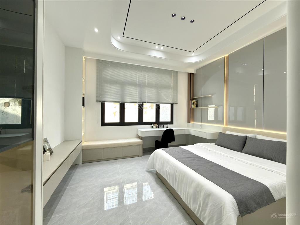 Nhà kế bên vpcc q.12, dt4.2x17.5m, lửng, 3 lầu, 4pn, p.thờ, s.thượng, hướng tây bắc, 9.25 tỷ