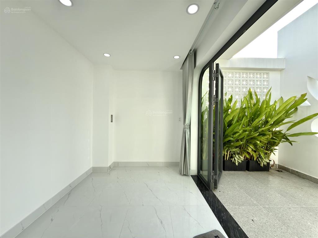Nhà kế bên vpcc q.12, dt4.2x17.5m, lửng, 3 lầu, 4pn, p.thờ, s.thượng, hướng tây bắc, 9.25 tỷ