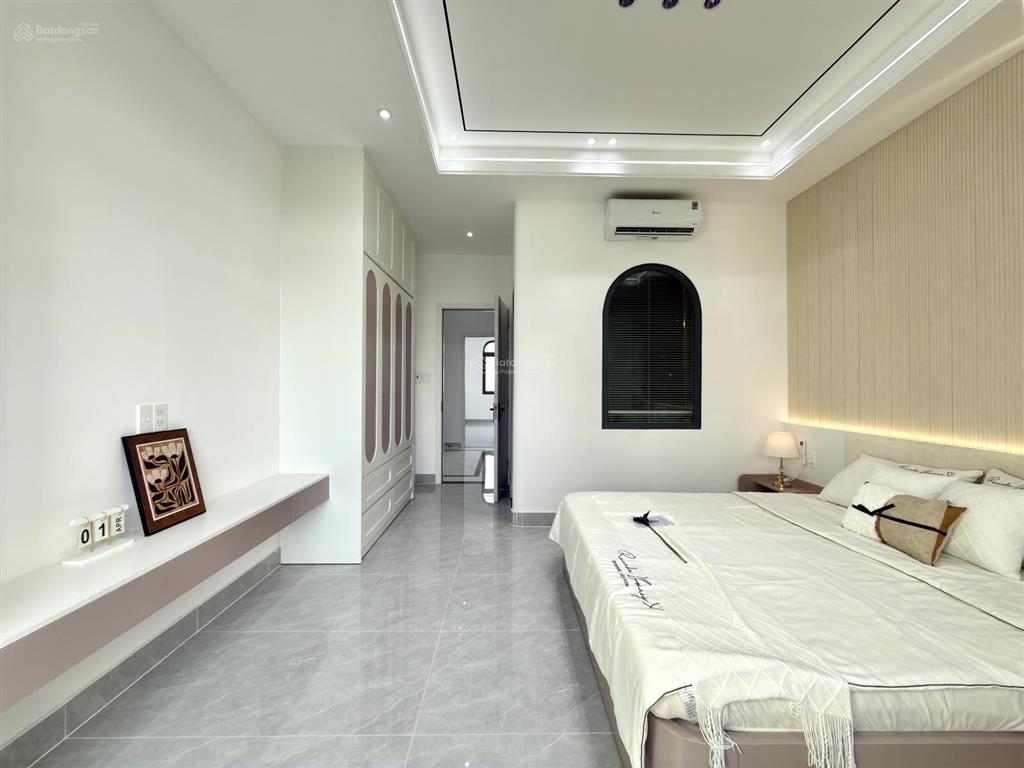 Nhà kế bên vpcc q.12, dt4.2x17.5m, lửng, 3 lầu, 4pn, p.thờ, s.thượng, hướng tây bắc, 9.25 tỷ