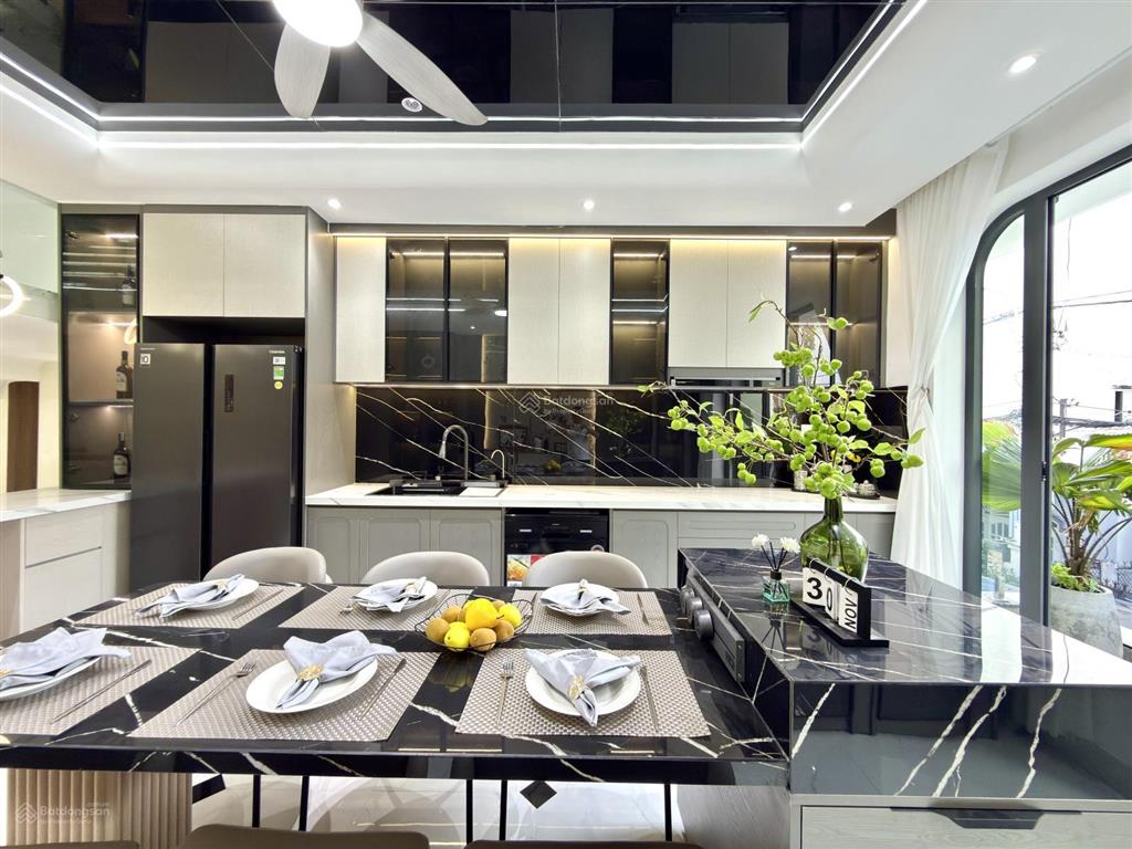 Nhà kế bên vpcc q.12, dt4.2x17.5m, lửng, 3 lầu, 4pn, p.thờ, s.thượng, hướng tây bắc, 9.25 tỷ