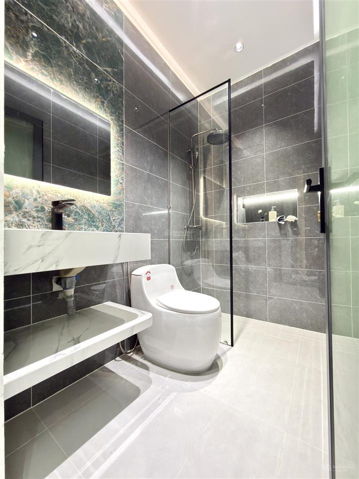 Nhà kế bên vpcc q.12, dt4.2x17.5m, lửng, 3 lầu, 4pn, p.thờ, s.thượng, hướng tây bắc, 9.25 tỷ