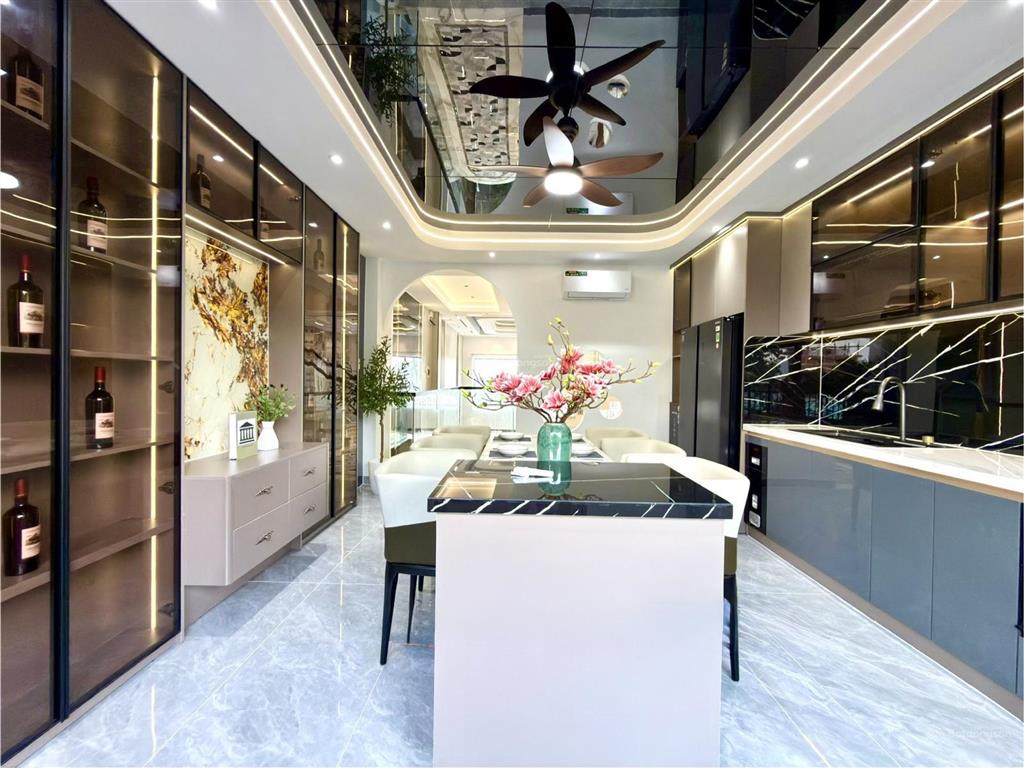 Nhà bên trường th, thcs, đường lê thị riêng, dt4.5x16m, lửng, 3 lầu, 4pn, p.thờ, hướng nam, 7.6 ty