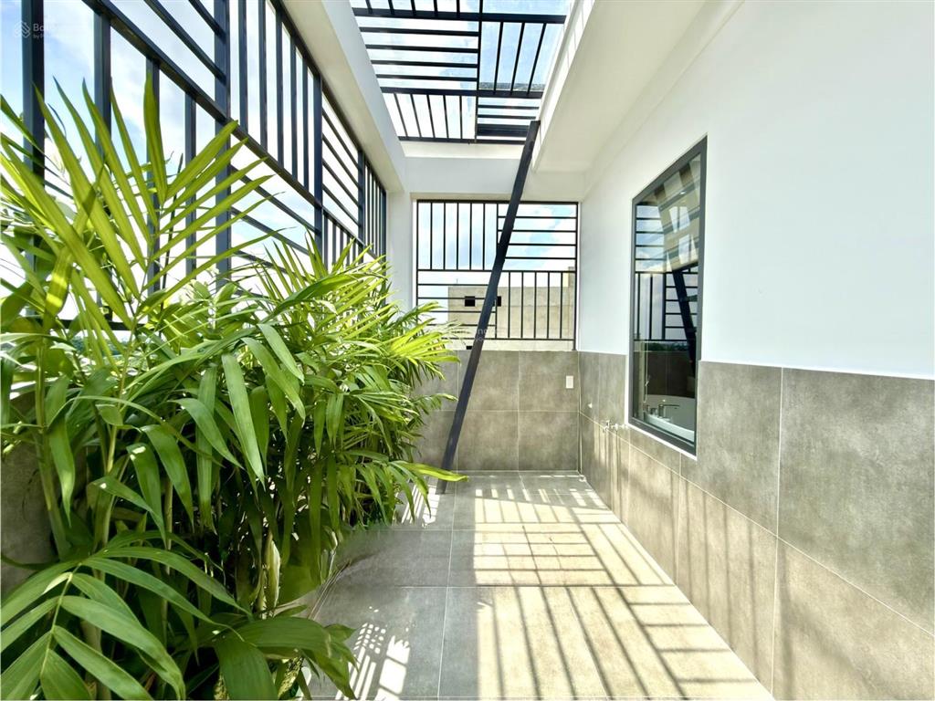 Nhà bên trường th, thcs, đường lê thị riêng, dt4.5x16m, lửng, 3 lầu, 4pn, p.thờ, hướng nam, 7.6 ty