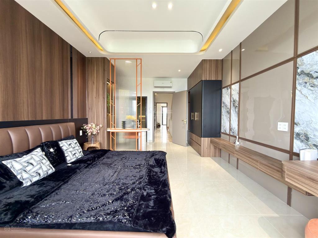 Nhà bên ubp, trường học, công viên, có thang máy, dt4x21m, lửng, 4 lầu, 5pn, p.thờ, s.thượng.