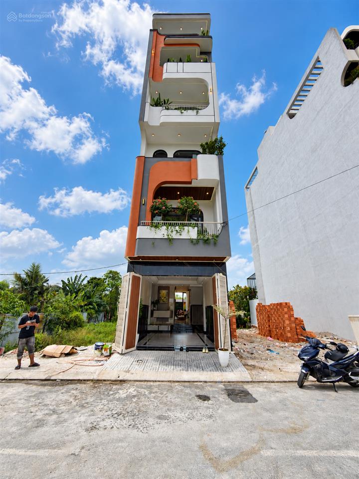 Nhà bên ubp, trường học, công viên, có thang máy, dt4x21m, lửng, 4 lầu, 5pn, p.thờ, s.thượng.