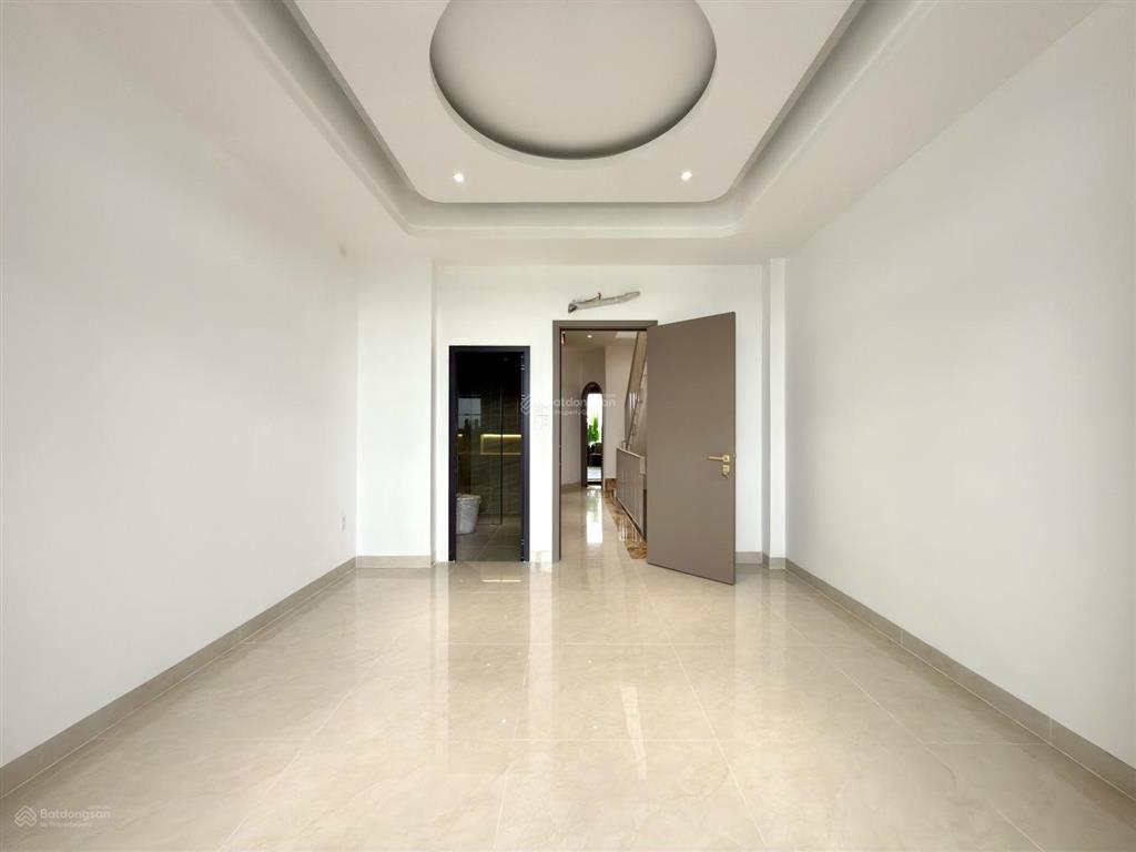 Nhà bên ubp, trường học, công viên, có thang máy, dt4x21m, lửng, 4 lầu, 5pn, p.thờ, s.thượng.