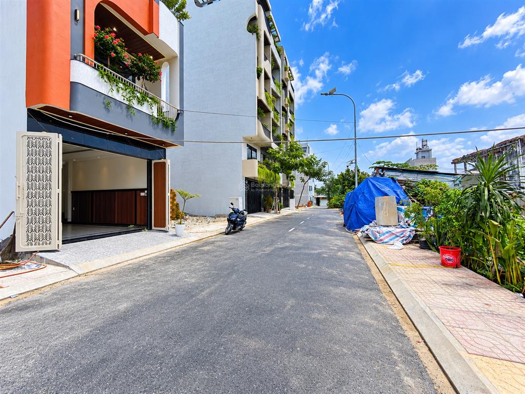 Nhà bên ubp, trường học, công viên, có thang máy, dt4x21m, lửng, 4 lầu, 5pn, p.thờ, s.thượng.