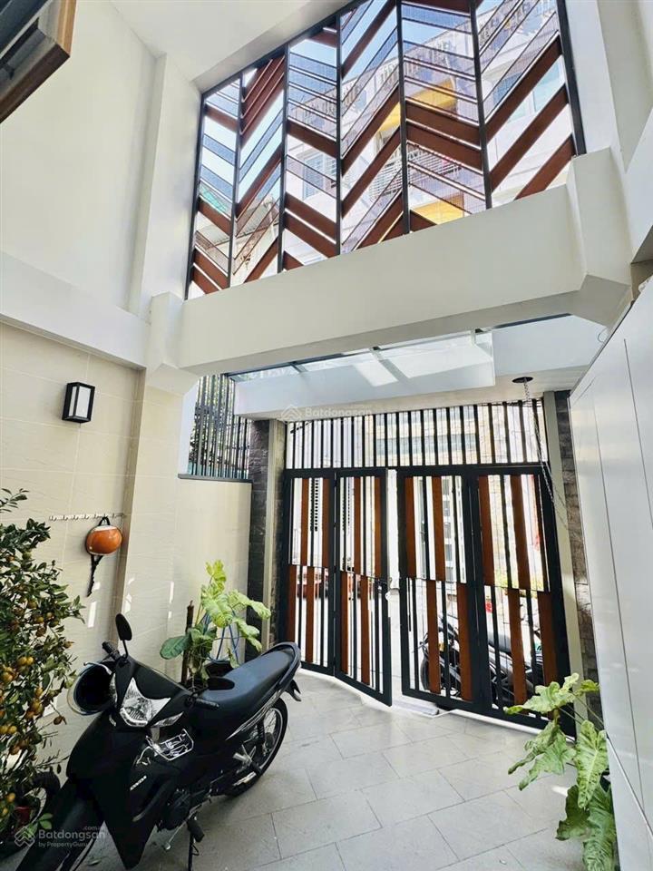 Nhà đẹp hẻm 51 cao thắng, p. bàn cờ. dt 57m²  5 tầng có thang máy