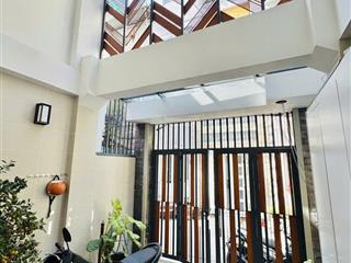 Nhà đẹp hẻm 51 cao thắng, p. bàn cờ. dt 57m²  5 tầng có thang máy