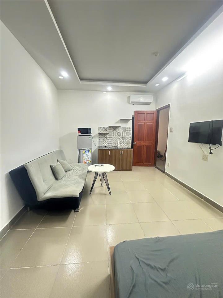 Tòa nhà 50 chdv trường sơn  ngay sân bay tân sơn nhất. dt 8.5mx33m, hầm 6 tầng