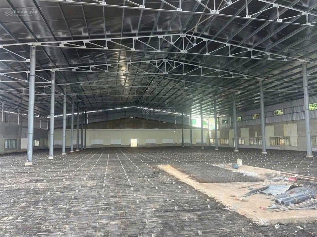Cho thuê xưởng 2000m2 khuôn viên 2500m2 mặt tiền quốc lộ 1a