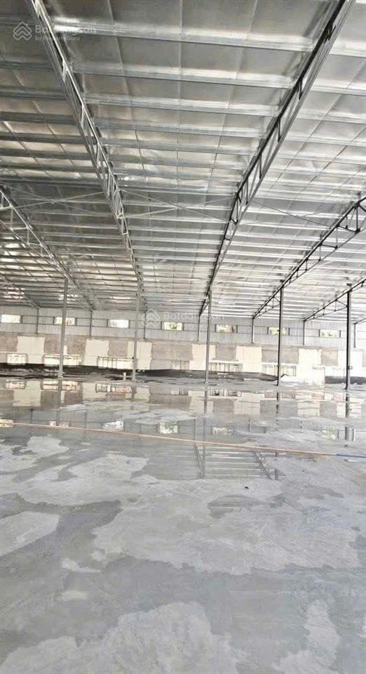 Cho thuê xưởng 2000m2 khuôn viên 2500m2 mặt tiền quốc lộ 1a