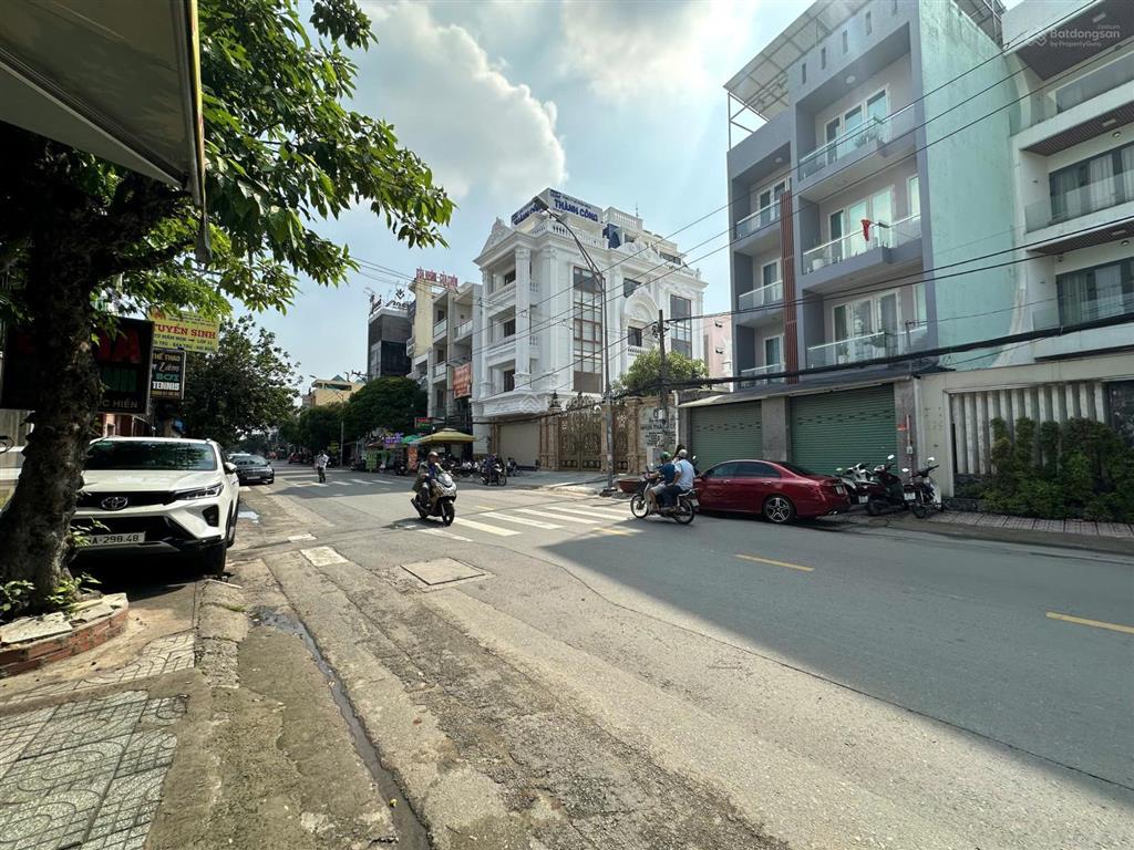 Mặt tiền dương đức hiền  p. tây thạnh. dt 7,3m x 24,55m đúc 5 tấm nhà đẹp. vị trí đẹp