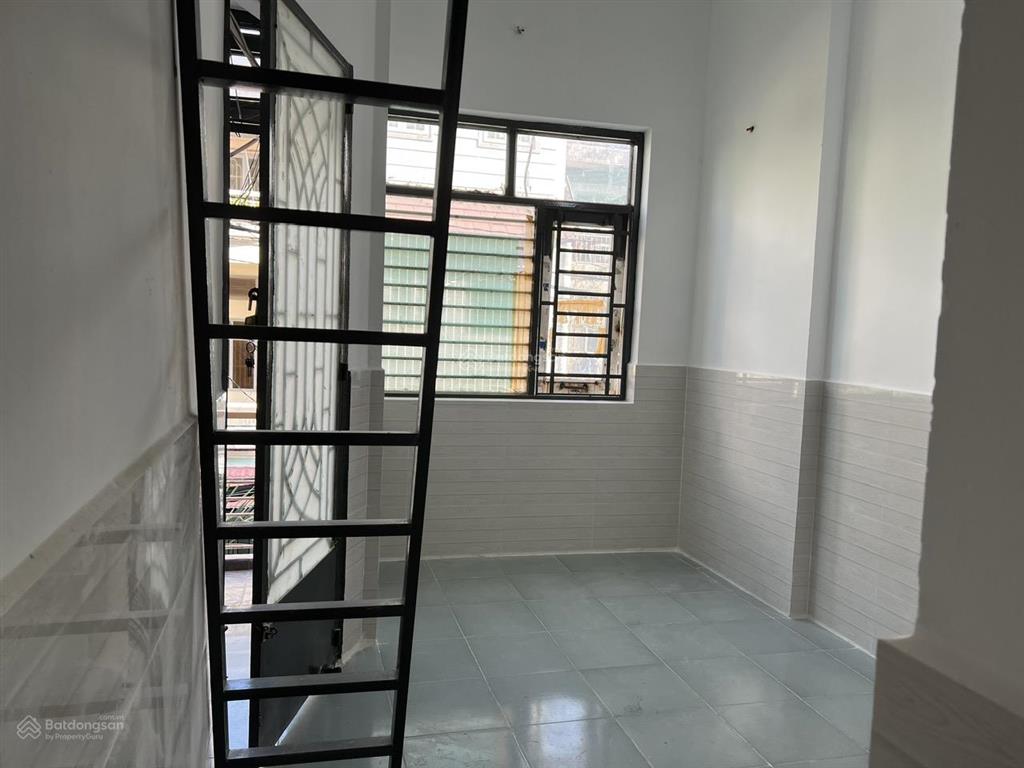 Phòng trọ ban công, cửa sổ trời mới đẹp
