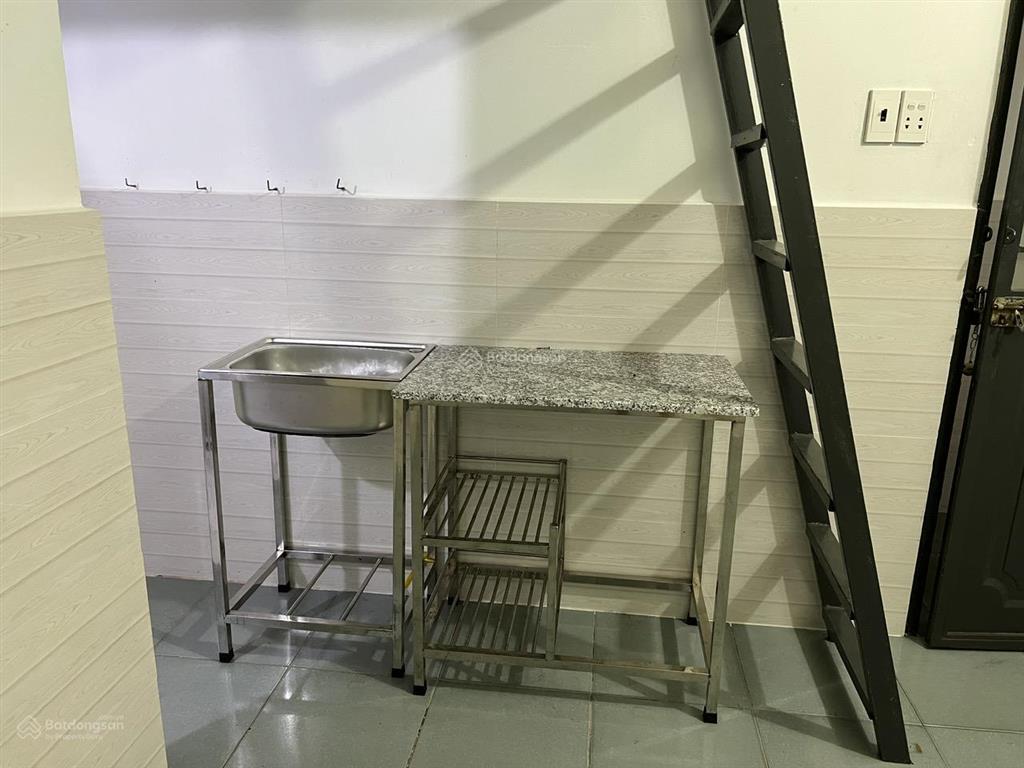Phòng trọ ban công, cửa sổ trời mới đẹp