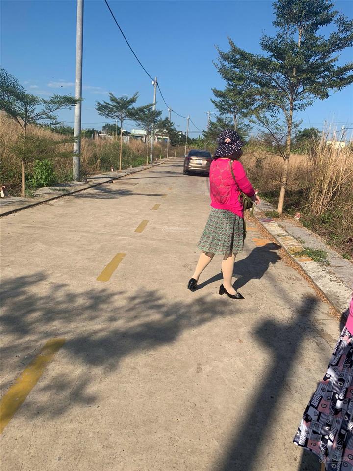 Chính chủ bán gấp lô đất 5x20m thổ cư 100% ngay gần chợ, ubnd xã sông trầu, giá rẻ 750tr