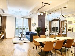 Bán căn 02pn sáng tại tòa park 7 times city wiew quảng trường giá chỉ 9.5 tỷ.  0977 088 ***