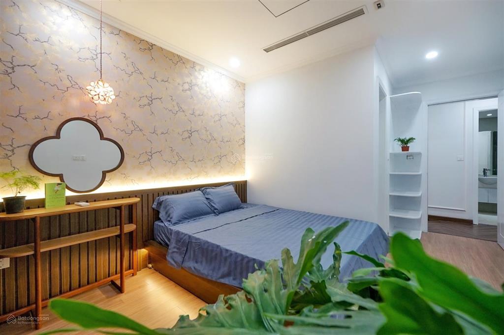 Bán căn 02pn, 80m2, hướng đông nam tòa park 7 giá chỉ 8 tỷ.  0977 088 ***