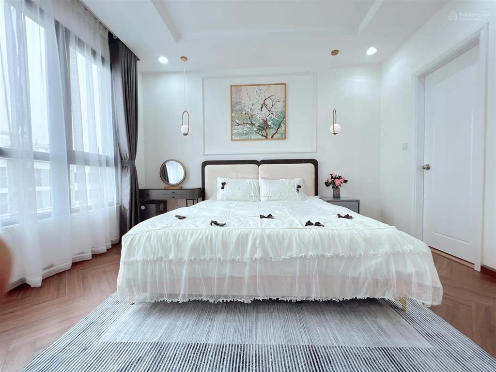 Bán căn 02pn sáng 83m2 view nhạc nước tại tòa t08 times city giá chỉ 7 tỷ.  0977 088 ***