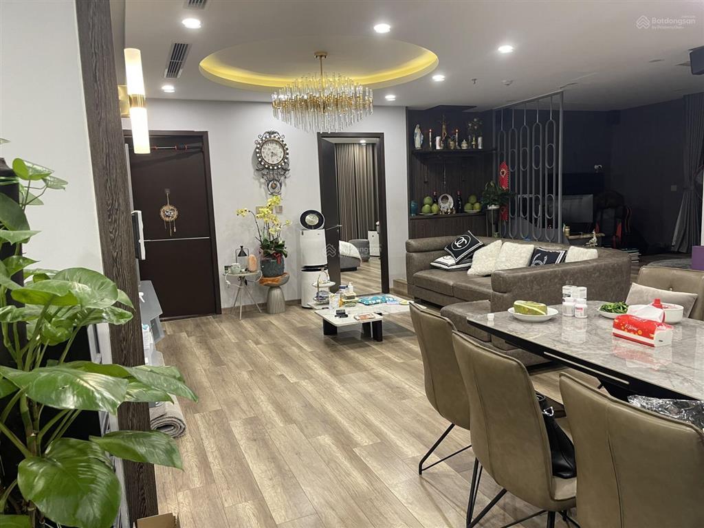 Bán căn 02pn rộng 82m view hồ tại tòa park1 giá chỉ 7,x tỷ.  0977 088 ***