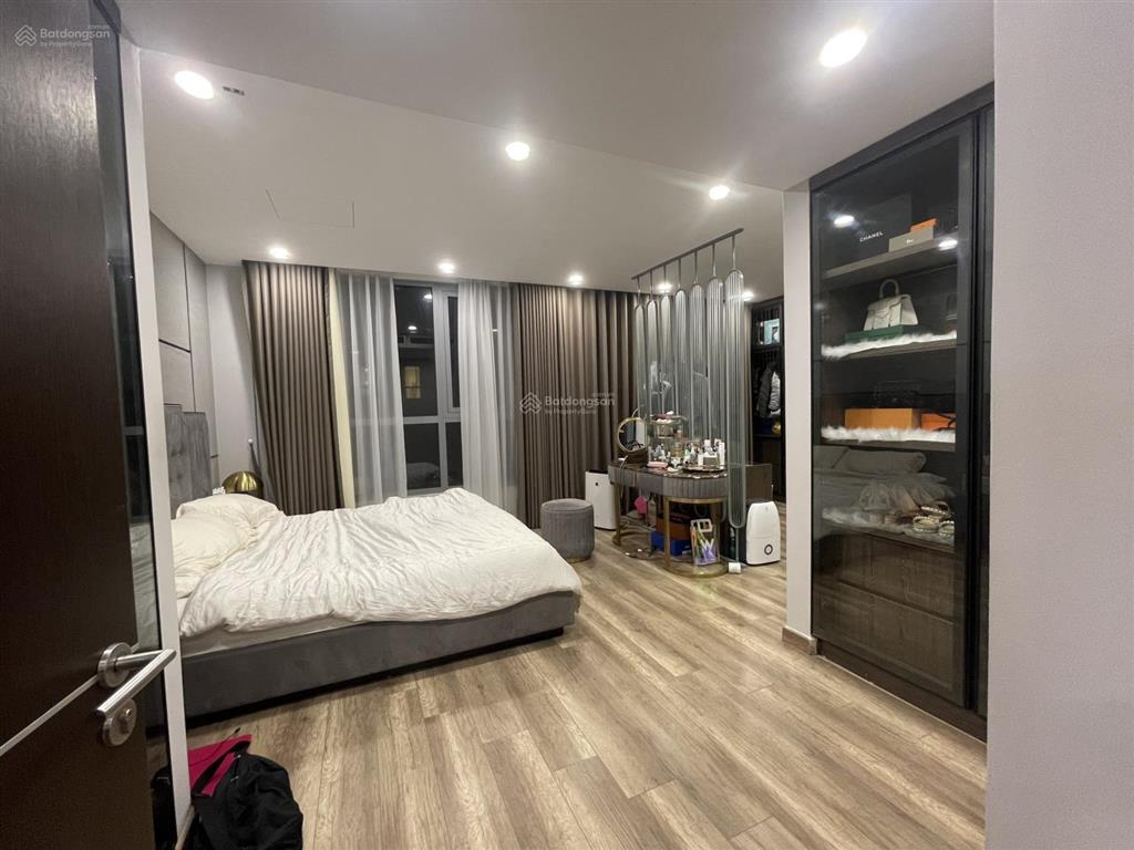 Bán căn 02pn rộng 82m view hồ tại tòa park1 giá chỉ 7,x tỷ.  0977 088 ***