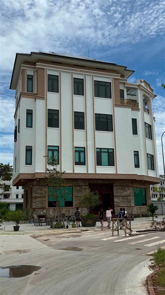 Chính chủ cho thuê nhà 4 tầng mới xây tại vpit plaza, vĩnh phúc, sẵn nội thất phù hợp làm văn phòng