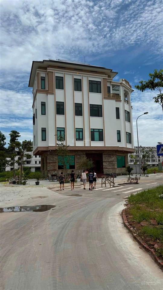 Chính chủ cho thuê nhà 4 tầng mới xây tại vpit plaza, vĩnh phúc, sẵn nội thất phù hợp làm văn phòng