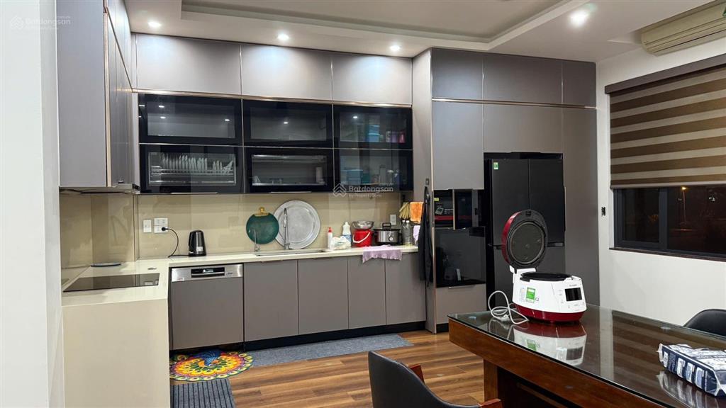 Chính chủ cho thuê nhà 4 tầng mới xây tại vpit plaza, vĩnh phúc, sẵn nội thất phù hợp làm văn phòng