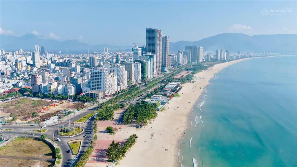 Lô góc 3mt đường chính hữu ngay sát võ văn kiệt  dt 235.6m2 ngang 12m  cực đẹp