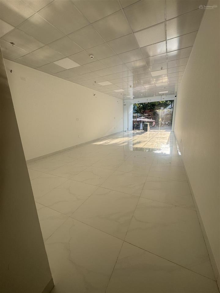 Cho thuê mặt phố kinh doanh lê thanh nghị  có hầm  210m2 sàn cực vip