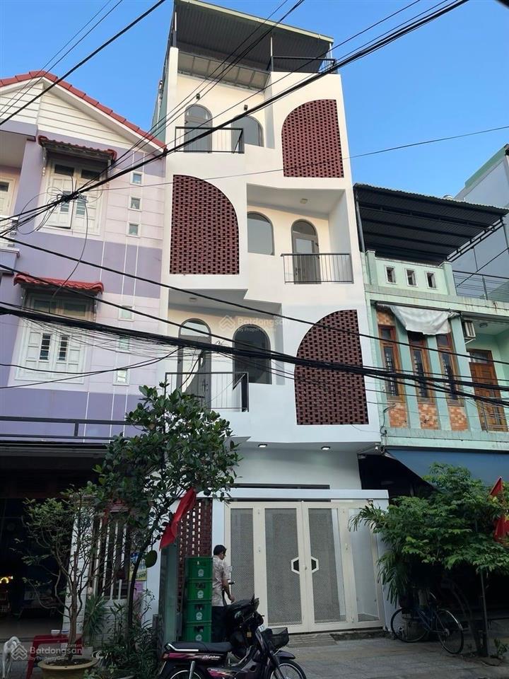 Toà căn hộ 4.5 tầng đường phạm tu ngay sát biển mỹ khê  dòng tiền 45triệu  giá tốt