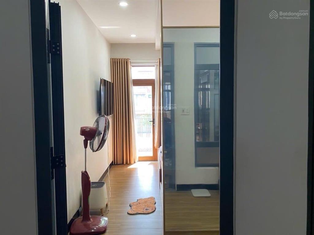 Nhà đẹp 4 tầng thang máy  đường xuân thuỷ đối diện công viên thanh niên  trung tâm phố