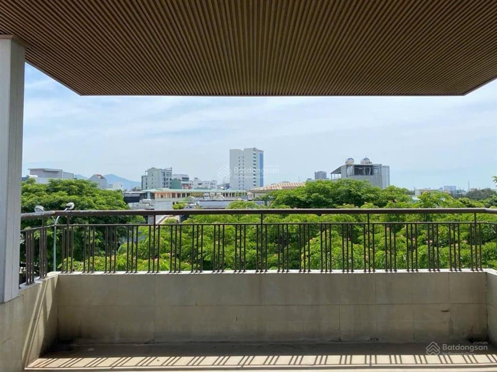 Nhà đẹp 4 tầng thang máy  đường xuân thuỷ đối diện công viên thanh niên  trung tâm phố