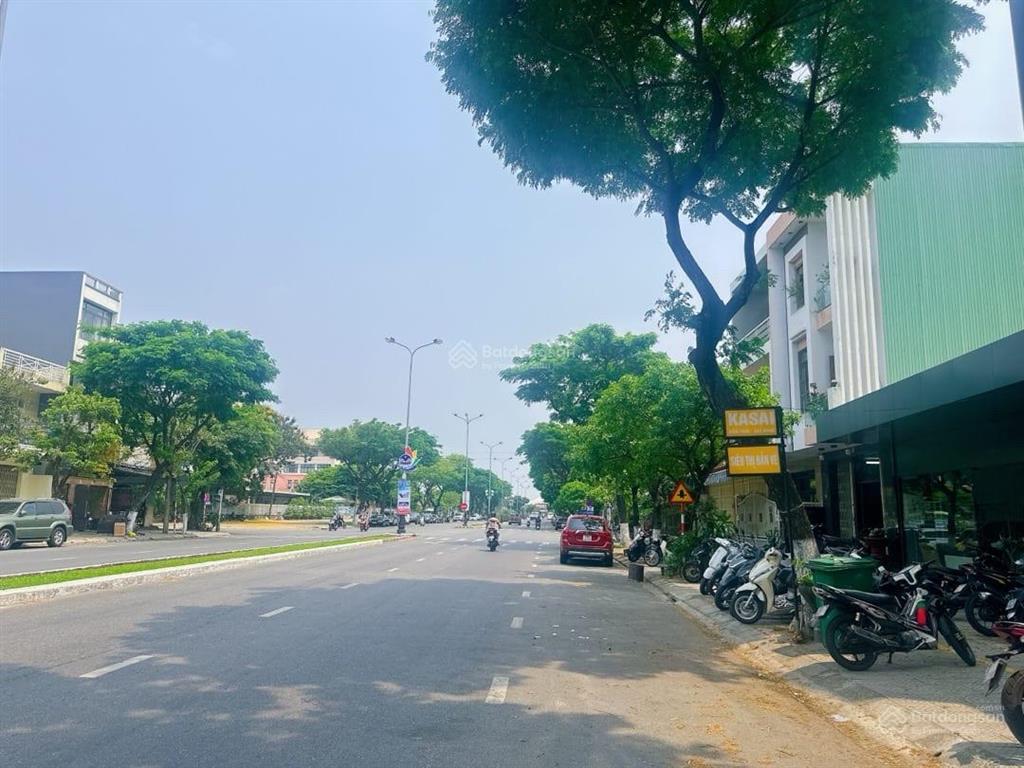 Nhà đẹp 4 tầng thang máy  đường xuân thuỷ đối diện công viên thanh niên  trung tâm phố