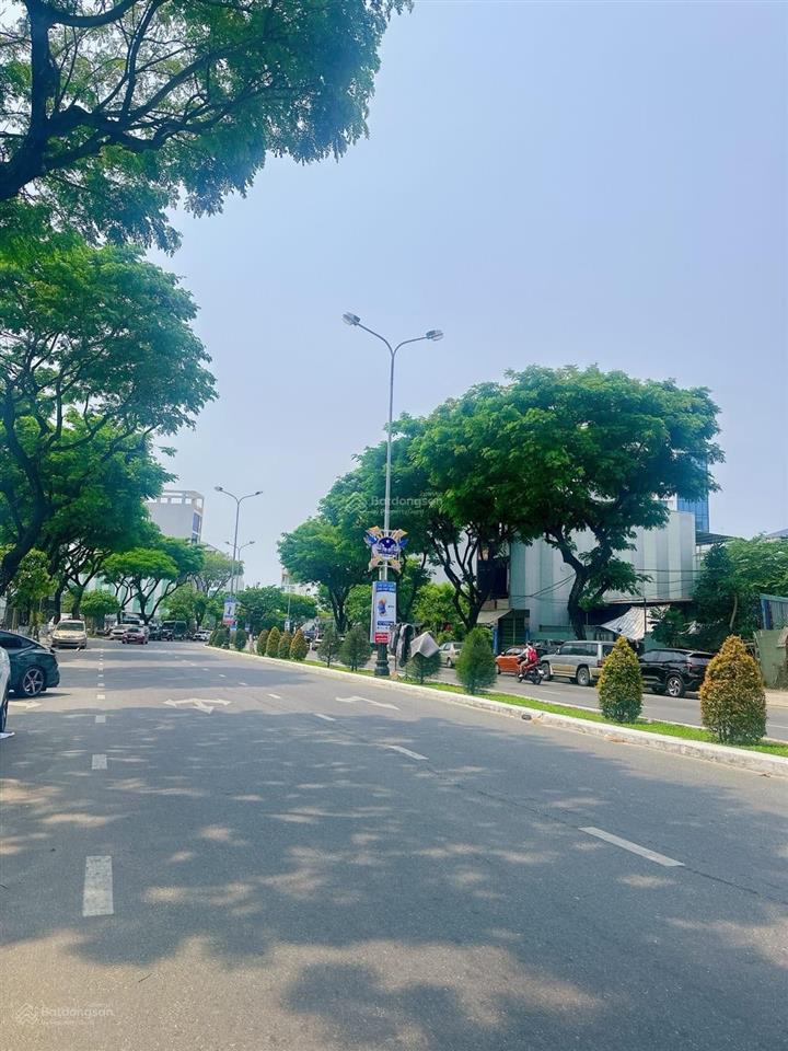 Nhà đẹp 4 tầng thang máy  đường xuân thuỷ đối diện công viên thanh niên  trung tâm phố