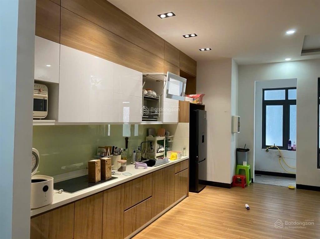 Nhà đẹp 4 tầng thang máy  đường xuân thuỷ đối diện công viên thanh niên  trung tâm phố